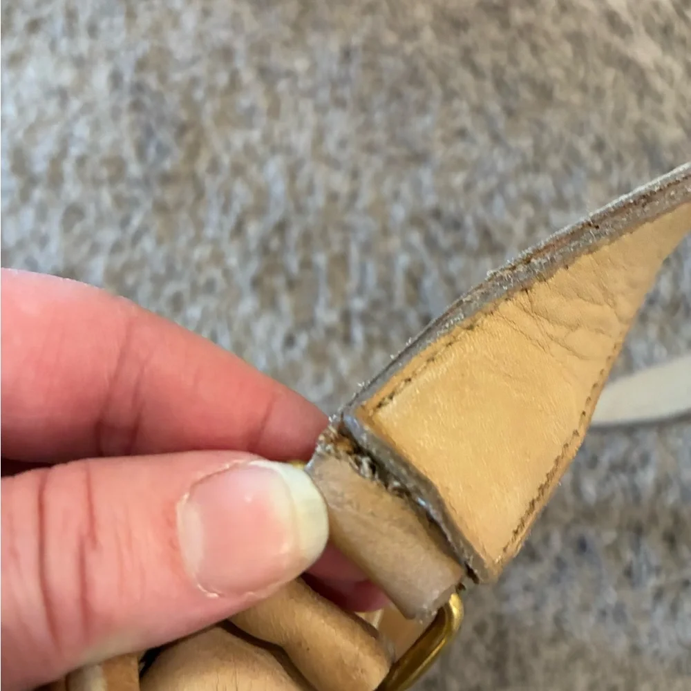 1980's Coach Town crossbody Leather purse
Marked Irregular - Picture 15 of 15